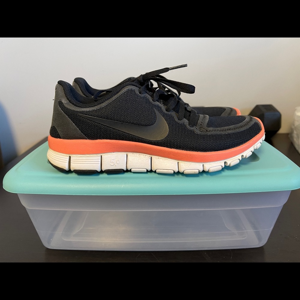 NIKE free 5.0 runners (SIZE US W7 but fits snug - suitable for narrow feet)